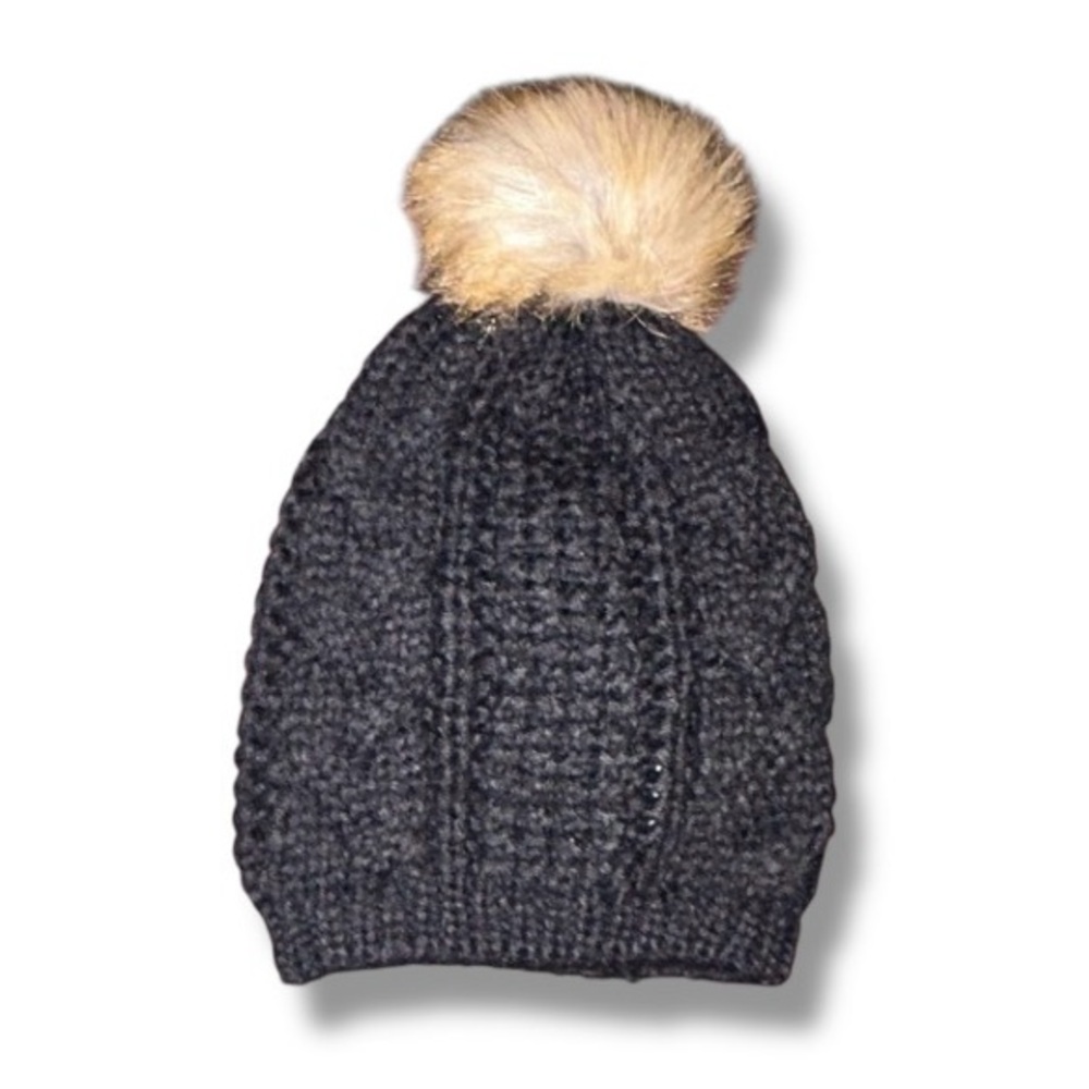 5/25$ ✨ Black Knit Beanie with Faux Fur Pom🖤🤎